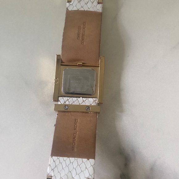 Michael Kors White Leather Band Watch Women’s - Picture 5 of 6